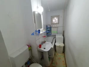 baie apartament cu 3 camere de vanzare in Constanta