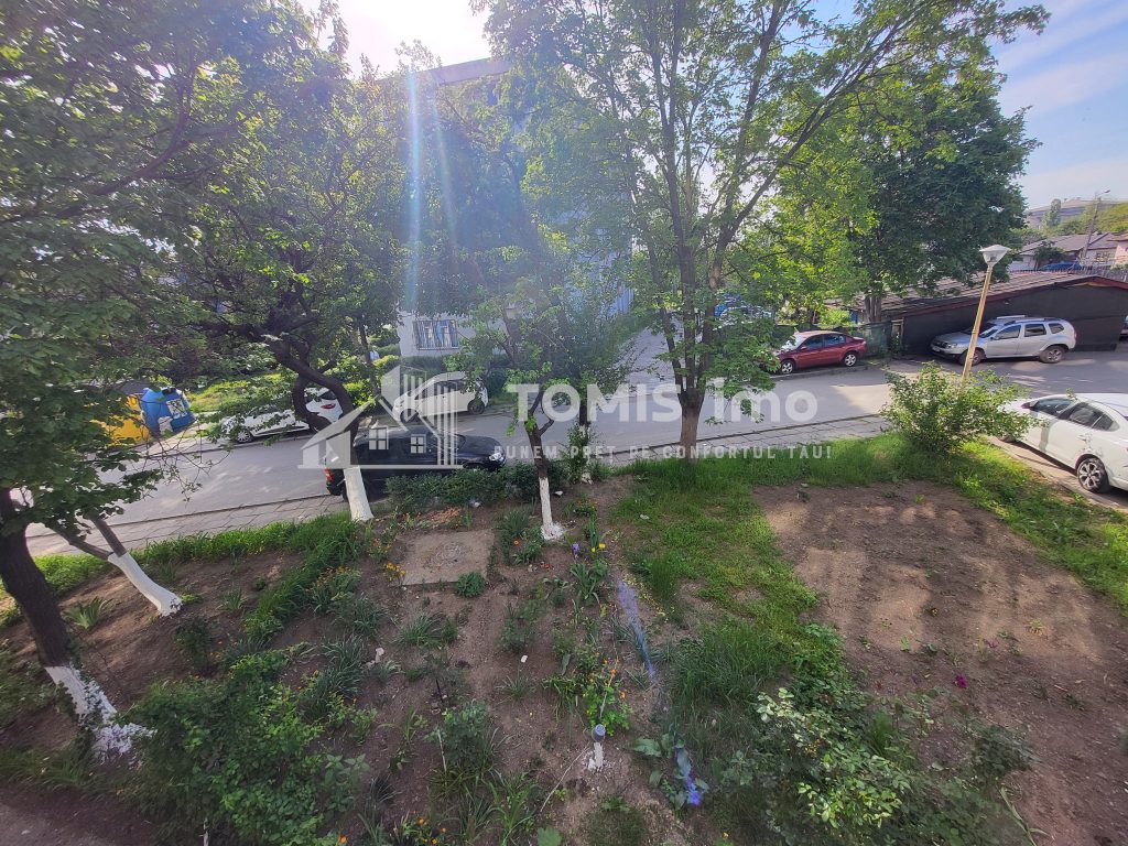 garsoniera decomandata cu balcon